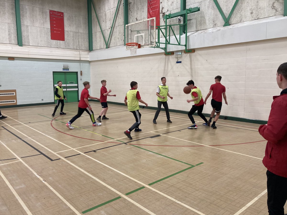 ac_kes's tweet photo. Awesome numbers at boys &amp; girls extra curricular football tonight! Great #Passion &amp; #Determination on show, from all! #HouseValues We also had Y10 Basketball 🏀 too! Well done to all who took part! #MoreActiveMoreOften #Opportunities @kesacademy https://t.co/F4cf5ETRCg