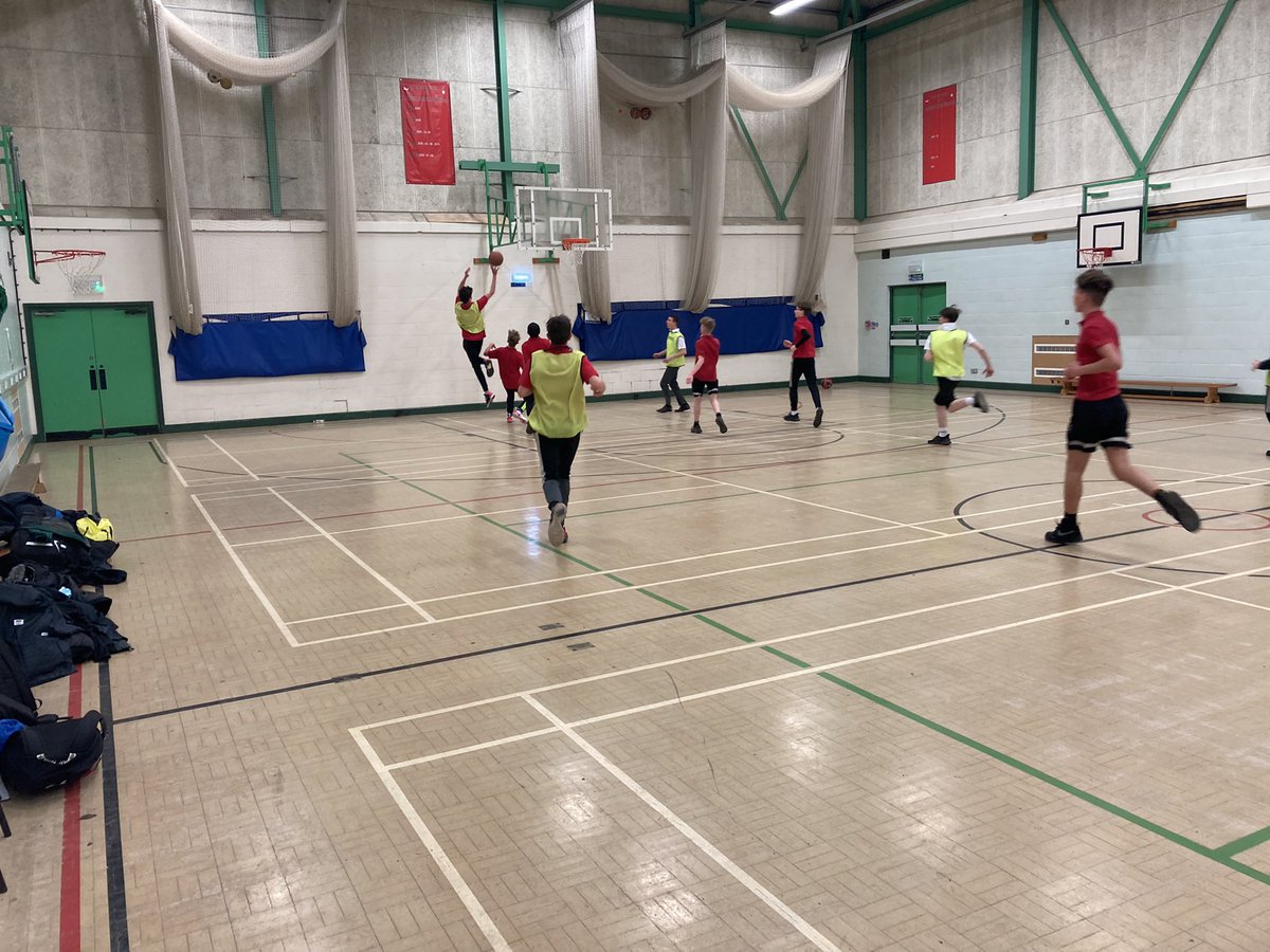 ac_kes's tweet photo. Awesome numbers at boys &amp; girls extra curricular football tonight! Great #Passion &amp; #Determination on show, from all! #HouseValues We also had Y10 Basketball 🏀 too! Well done to all who took part! #MoreActiveMoreOften #Opportunities @kesacademy https://t.co/F4cf5ETRCg