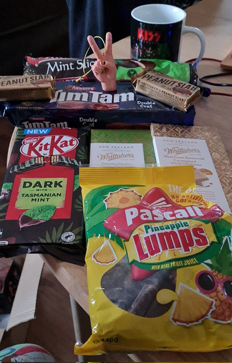 waxingmoon16's tweet photo. I got treats from New Zealand in the post today.
Honestly, I cannot contain my joy right now.
NZ fam though... pineapple lumps!? Why do these work??? Actually so good!🍍🍫
Thank you @itsyagirlnic_ you've made my day!
#pineapplelumps #timtam https://t.co/cDtrXAd962