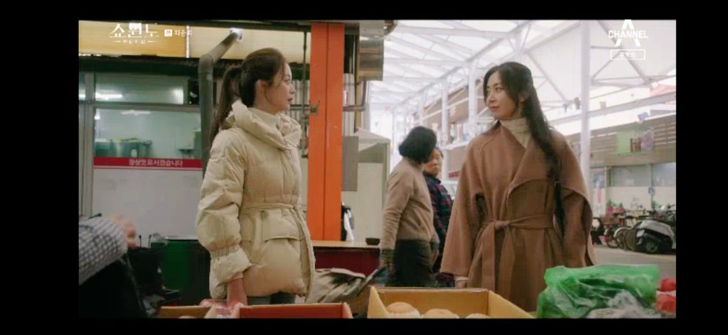 Queen_SongYoona's tweet photo. Their reunion😍💕👑 Not may be the best ending for them but its a beautiful end for them both👍🥰
4 years ago 4 years later
#SongYooonAh #송윤아 #HanSeonJoo
#SWTQHQueenSeonJooRules
#ShowWindowEp16
#ThankYouShowWindow
#ShowWindowTheQueensHouse #JeonSoMin #End https://t.co/eS2g8FjWe9