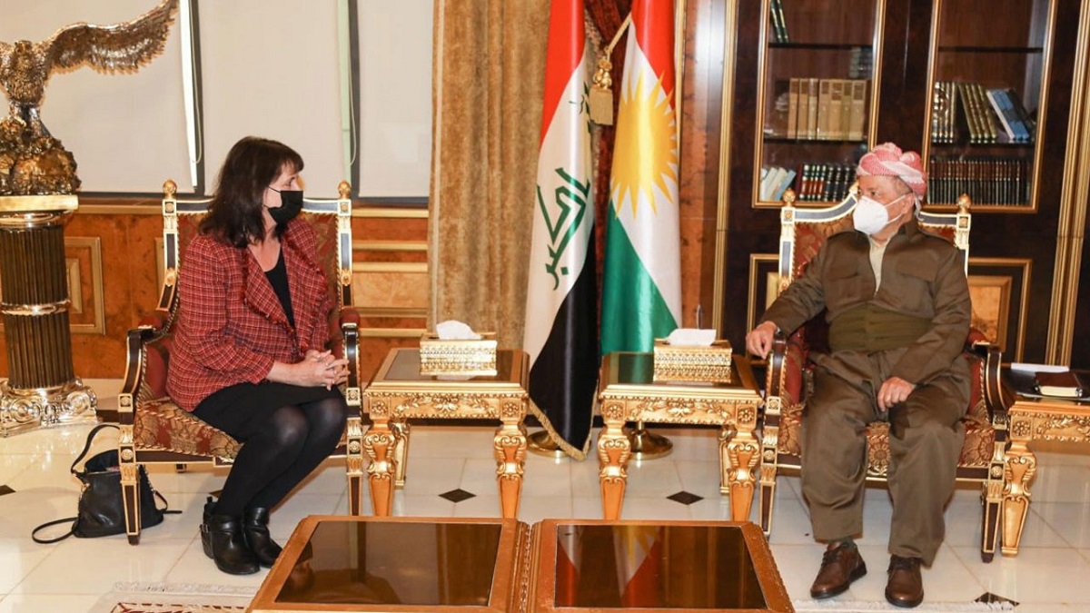 Diyarbakır’da Cumhurbaşkanı Erdoğan ile beraber kardeşlik mesajı veren Barzani’den bu kez Türkiye’nin bölündüğü haritanın önünde poz!
netgercek.com/diyarbakirda-t… #MesudBarzani