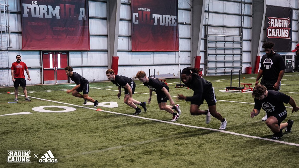 RaginCajunsFB's tweet photo. 💪 It starts here. 

#cULture | #GeauxCajuns https://t.co/I0PD6kiMqk