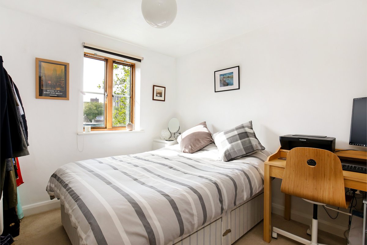 KHBishopston's tweet photo. New to market! A stylish two bedroom apartment located in the Old Market area of the city, on Braggs lane. For more information or to book a viewing, please call 0117 909 4400.
#Bristol #Apartmentliving #oldmarket #citycentre https://t.co/hI1EhlJ75W