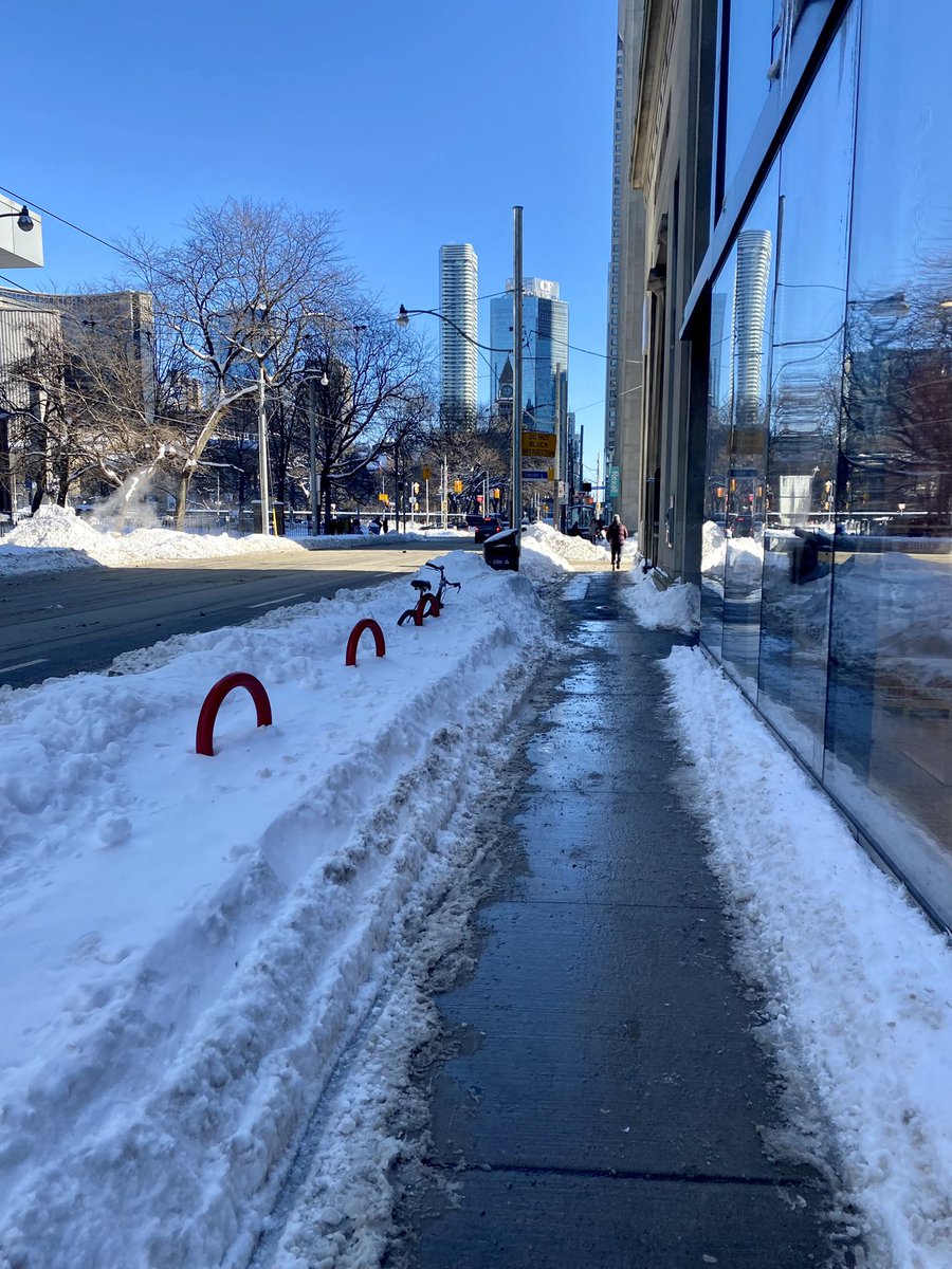 The calm after the storm ☀️❄️
#ONStorm #ONSnow #TorontoSnowStorm