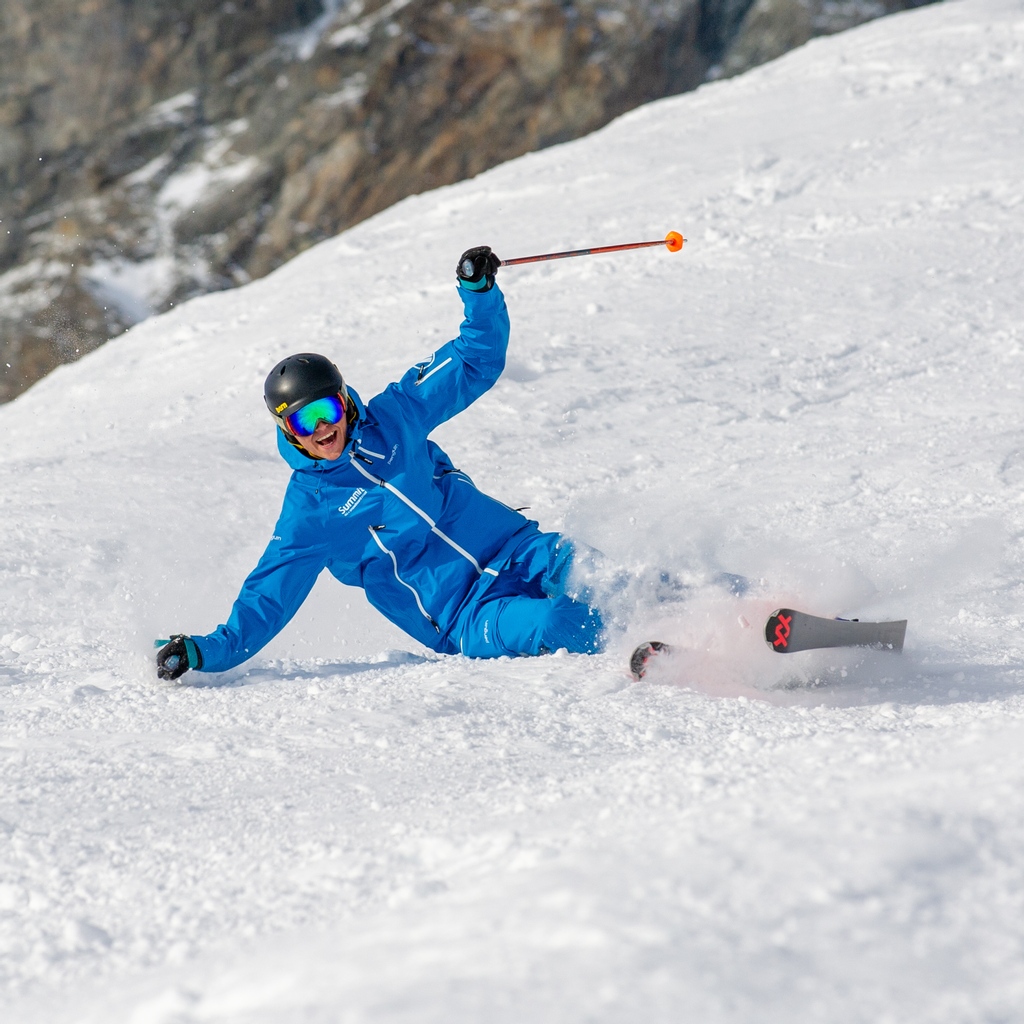 summitskischool's tweet photo. It doesn't have to be perfect to be fun :-)
.
.
.
#ski #skiing #skithealps #carving #carvingturn #skiingislife  #loveskiing #zermatt #mountains #matterhorn #switzerland #zermattmatterhorn https://t.co/A9cvwUz5AL