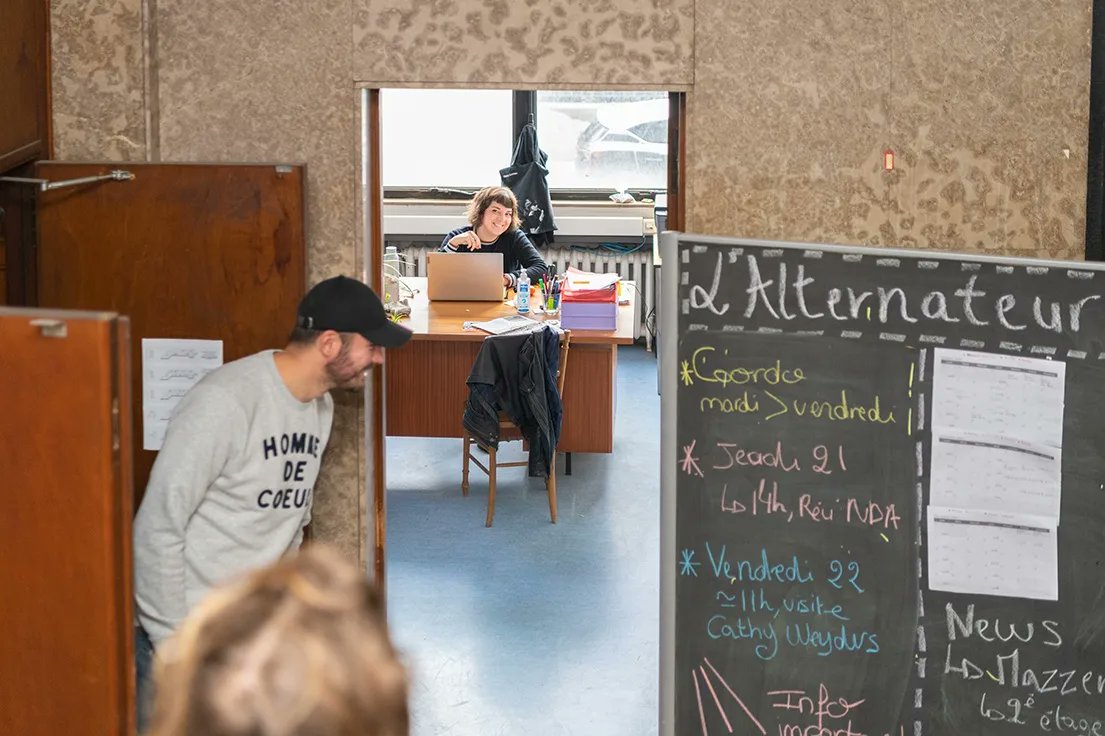 Alternatif_Mag's tweet photo. Vianney Daltes nous ouvre les portes de L’Alternateur (LE nouvel eldorado des artistes de la métropole lilloise) pour nous présenter le lieu, son travail et certains de ses collègues https://t.co/89y2cAfEuK 🖌️ #Alternatif #Magazine https://t.co/tnRK4uZlxj