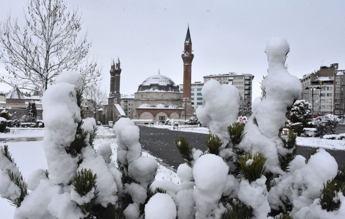 Sevgili Çocuklar,

Meteoroloji yine yüzünüzü güldürüyor😉
Sivas'ımızın nimeti olan karla birlikte size tatilde geldi...

Gece oluşabilecek buzlanma da ulaşım güvenliğinizi olumsuz etkileyeceğinden dolayı Sivas genelinde eğitime yarın bir (1) gün ara veriyoruz 🌨️☃️