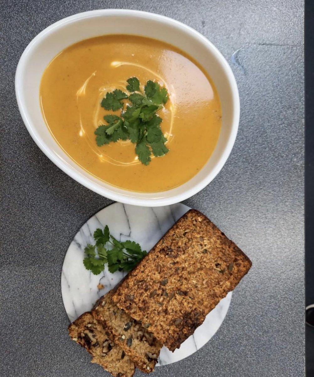 PobalscoilD's tweet photo. Seachtain 3... Veganuary.
Scolairí na hIdirbhliana ag cócaireacht Anraith Práta Milis agus Arán Choirce. #veganuary #biaplandaí #glas #Inbhuanaitheacht #sárbhia #folláin 🥔 🥣 🍞 😋 https://t.co/fgOg83mQLC