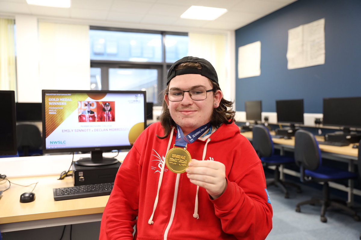 barrywalters130's tweet photo. Fabulous awards event for @worldskillsuk foundation learners @PembsCollege today. Gold medals for Kyle Robertson (Fitness trainer), Emily Sinnott &amp; Declan Morrissey (Media) &amp; finalist place for Jake George (Catering). @ISEinWales #TeamWales 🏴󠁧󠁢󠁷󠁬󠁳󠁿 https://t.co/o9ljKawG9r