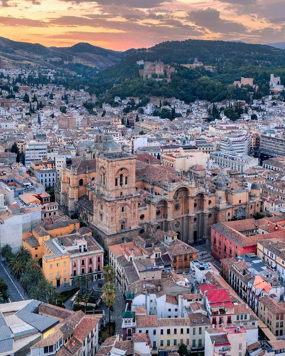Alvaro_Arque's tweet photo. #Granada https://t.co/Xhf4PBs2rZ