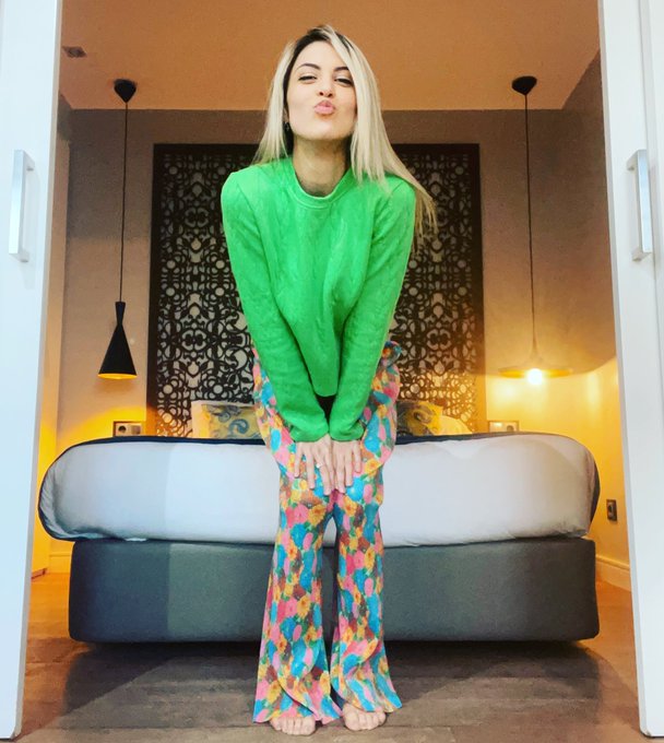 Pasad linda tarde, como tan lind@ son ustedes🙇🏻&zwj;♀️💙 https://t.co/Sr9QxwCNFR<a href="/tag/nuevafotodeperfil"class="tags"><span>#nuevafotodeperfil</span></a>