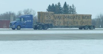  Truckers Block Highways On Canadian Border To Protest Vaccine Mandate FJZnKdqUUAAqsst?format=jpg&name=360x360