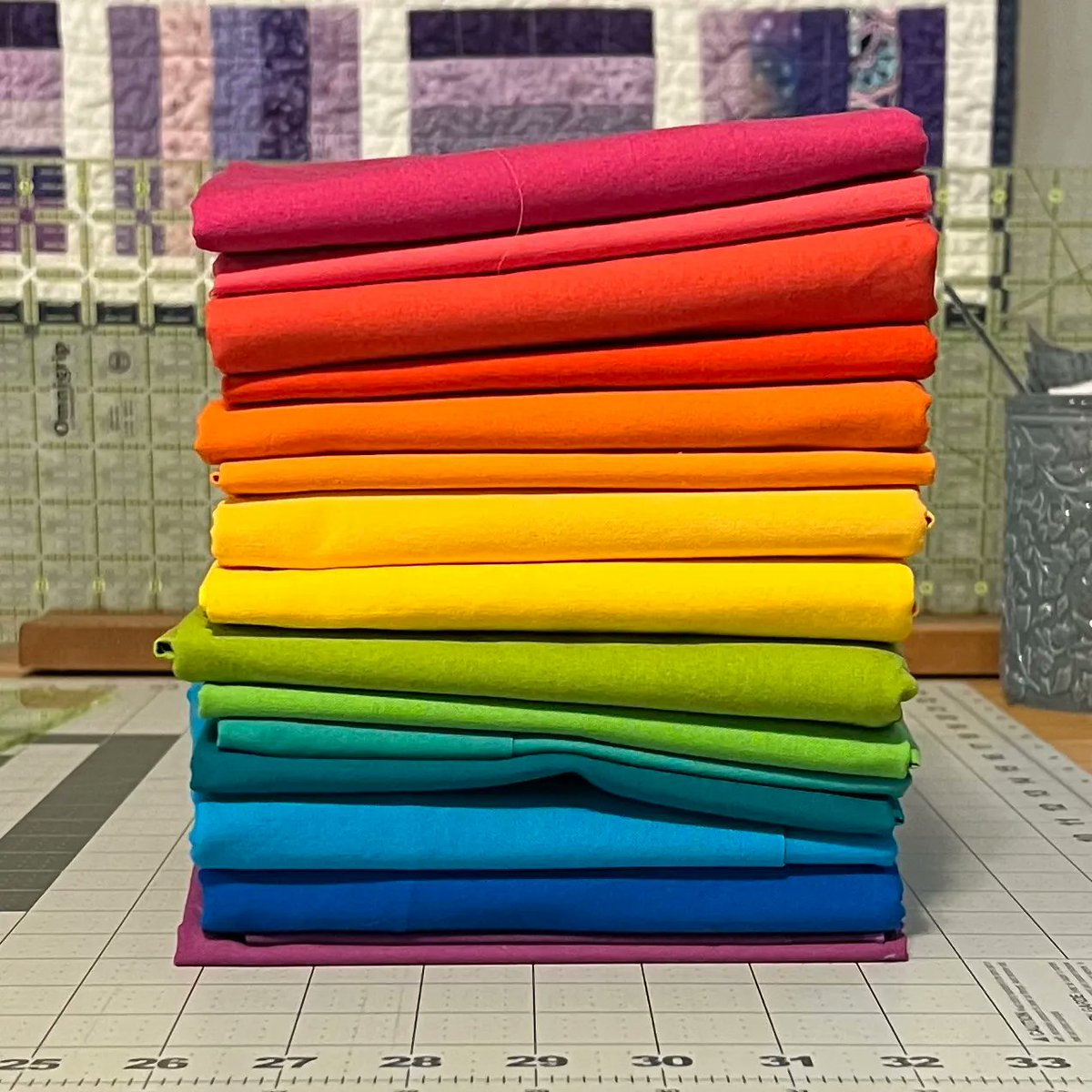 loveofthread's tweet photo. I'm doing a #temperaturequilt for 2022. Still a lot of decisions to make, but I at least have my colors and temperature ranges figured out!

#loveofthread #quilting #quiltsoftwitter #makersgonnamake https://t.co/sqa6MhXOwf
