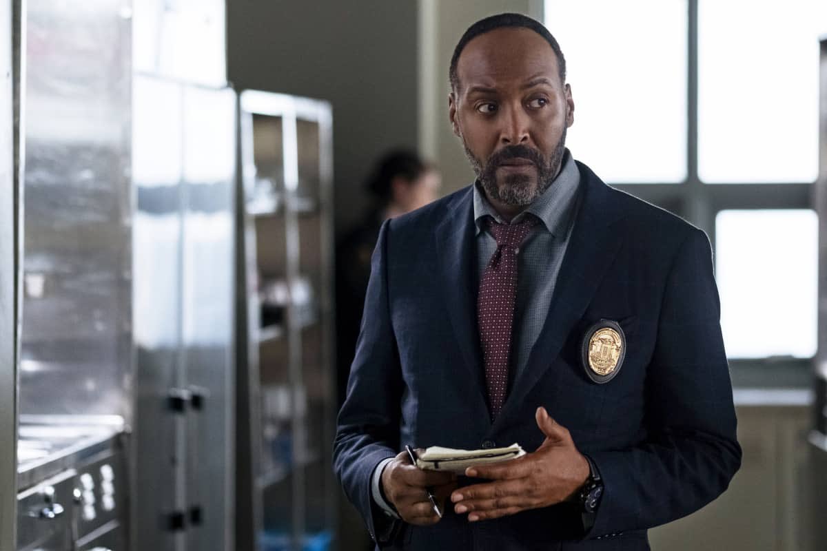 Joe always knows what to say , Happy Birthday Jesse L. Martin!!! 