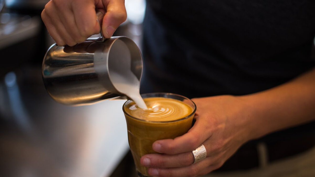 Did you know we're a cooperative with 23 roaster members across North America? From Florida all the way to the Yukon, our members are roasting fair trade organic coffees. Follow the link to find a member near you! coopcoffees.coop/roaster-member…
📷La p'tite Brûlerie