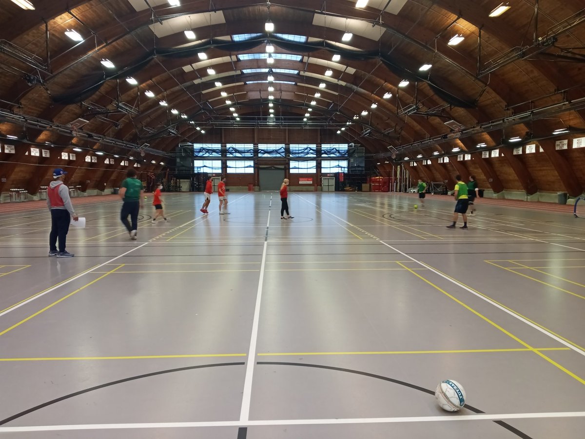 CortlandSportEd's tweet photo. Winter session of PED 308 is complete. It was fast and full of information, but it went well! The Guardians beat the Baller Variants on a late goal in the #SportEducation #CulminatingEvent https://t.co/mWnH4sVMpK