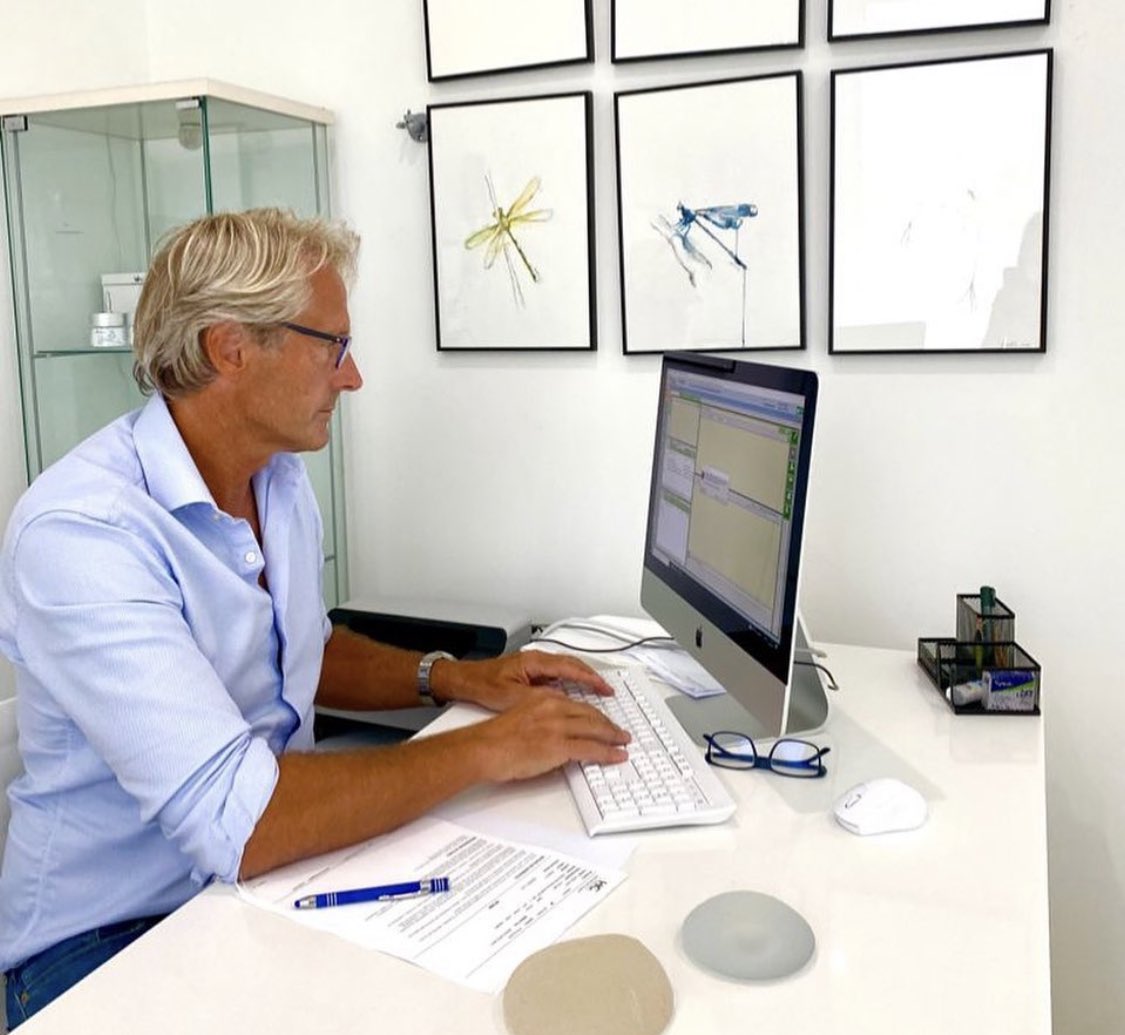 I’m back consulting in Madrid, Marbella &amp; Gibraltar. 
To book a free, private cosmetic surgery consultation with me simply call +34 671 639 353 or visit ariamedicalgroup.com/contact-consul…

#cosmeticsurgery #marbella #gibraltar #madrid