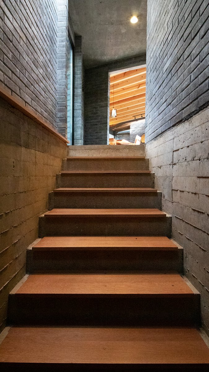 veta_arq's tweet photo. Casa en Avándaro.

https://t.co/u013VNQpLN

#architecture #arquitectura #design #casadecampo #wood #steel #brick #México #fireplace #interiordesign #interiors https://t.co/7WJSKXFX07