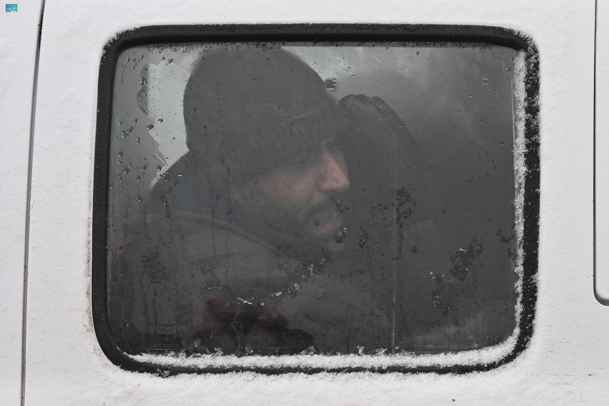 Saudi_Gazette's tweet photo. Severe cold wave has been sweeping currently some regions of #SaudiArabia and temperatures could reach zero level in the capital city of #Riyadh — https://t.co/gnfNXyi4aL https://t.co/edcClonBwj