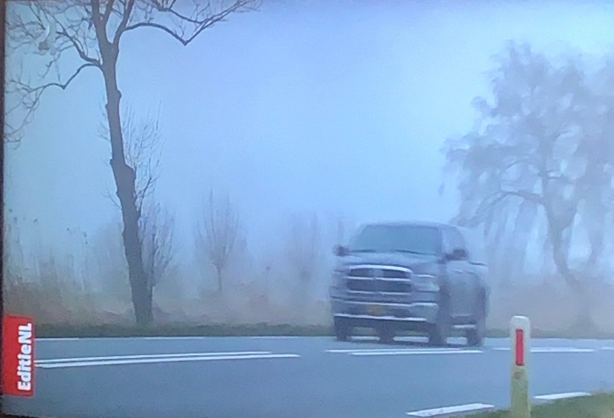 Mistervanloo's tweet photo. Eindelijk. De hordes zombierijders met mist. #verlichting #tweeklikjes #lichtsensor #rtlnieuws #dagrijverlichting https://t.co/MEj21hMIXc