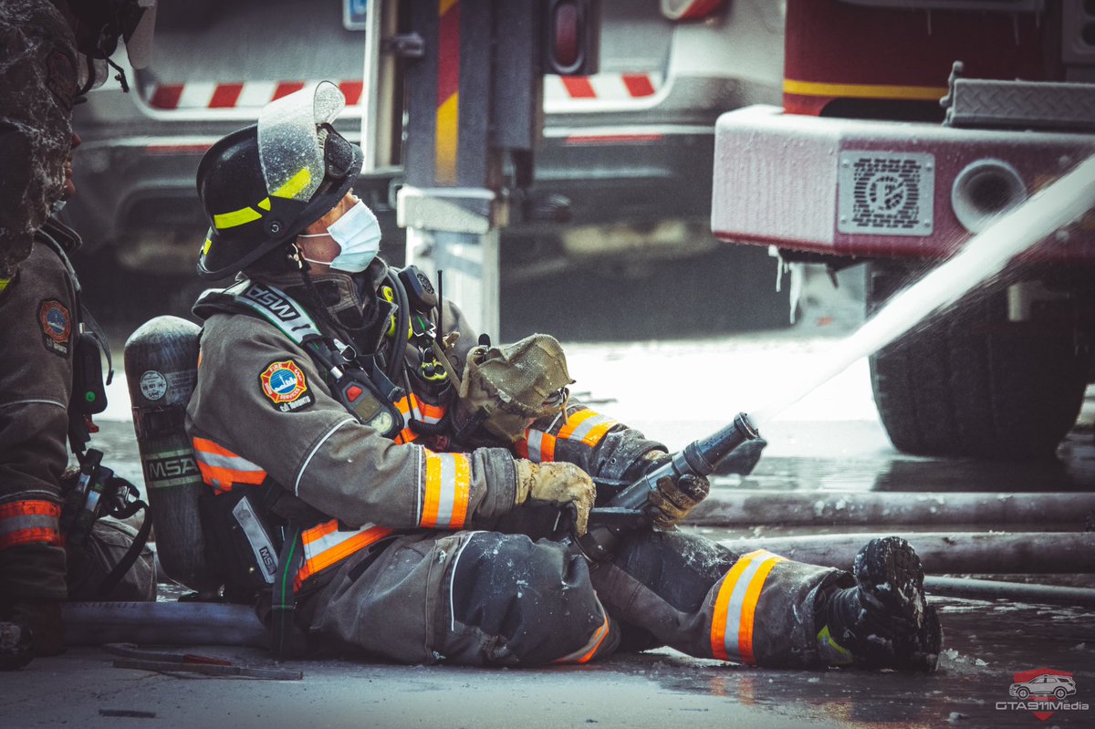 Gta911M's tweet photo. Thank you to all of the amazing firefighters &amp; first responders that where operating under such brutal temperatures on scene of the 4th alarm structure on Shaw St 

📸:01/15/2021 Matthew 

@Toronto_Fire @ChiefPeggTFS #torontofire #torontofireservice #tfs #toronto #firefighting https://t.co/zOiHiMOW9F