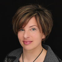 collspaces's tweet photo. Join us for a second keynote lecture by Pr Emma Bell about "Doing Sensory, Affective and Embodied Research in Organizations" (Friday 9 AM CET). Free & open registration here: https://t.co/TUFii2vVzK #DoingSensoryResearch #RGCS2022 https://t.co/K5hA5UallP