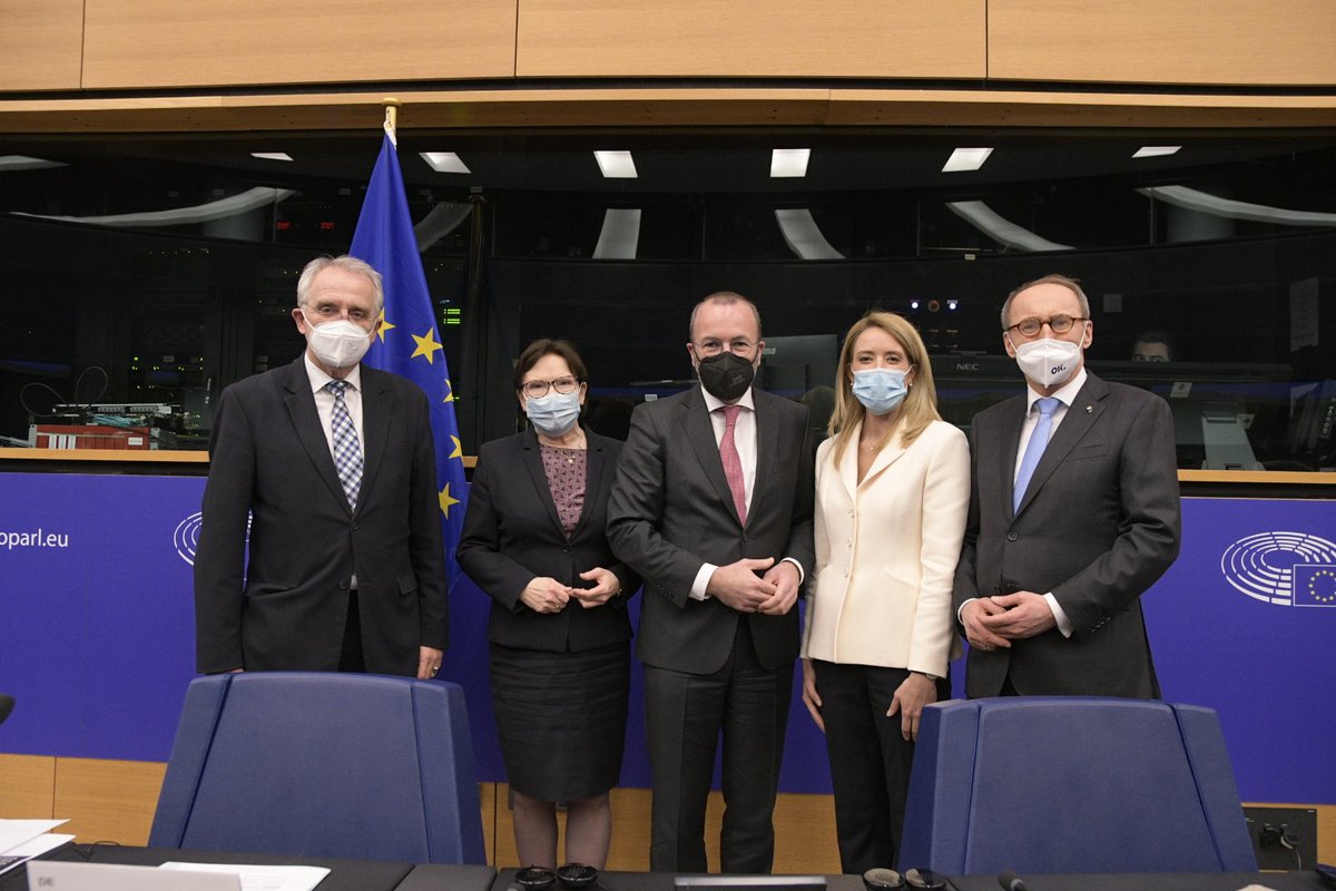 EPPGroup's tweet photo. Welcome Madam President!
The new @EP_President @RobertaMetsola joined our Group meeting!
Also, a round of applause to our newly-elected EP Vice-Presidents!
A strong team.
We are proud of all of you!
#Metsola4EU #TeamEPP https://t.co/ZjMH4JURqj