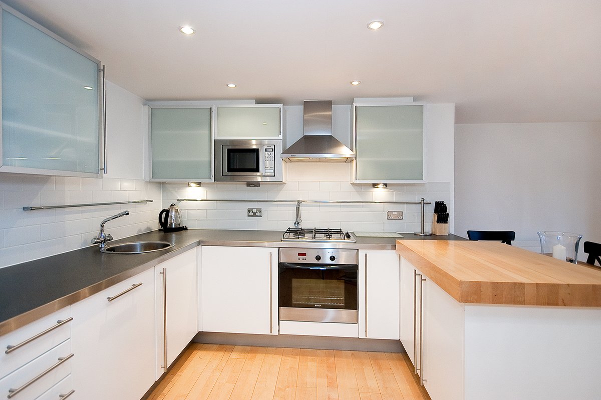 marcofugaccia's tweet photo. This #clerkenwell #apartment for sale @hurfordsalvicar  has it all, 2 double bedrooms, 2 bathrooms, 2 terraces and #parking   allhttps://bit.ly/3GMXir2 for details contact marco.fugaccia@h-s-c.co.uk for #details #property #farringdon @OnTheMarketCom #home #realestate #investment https://t.co/eJiqNUobFk