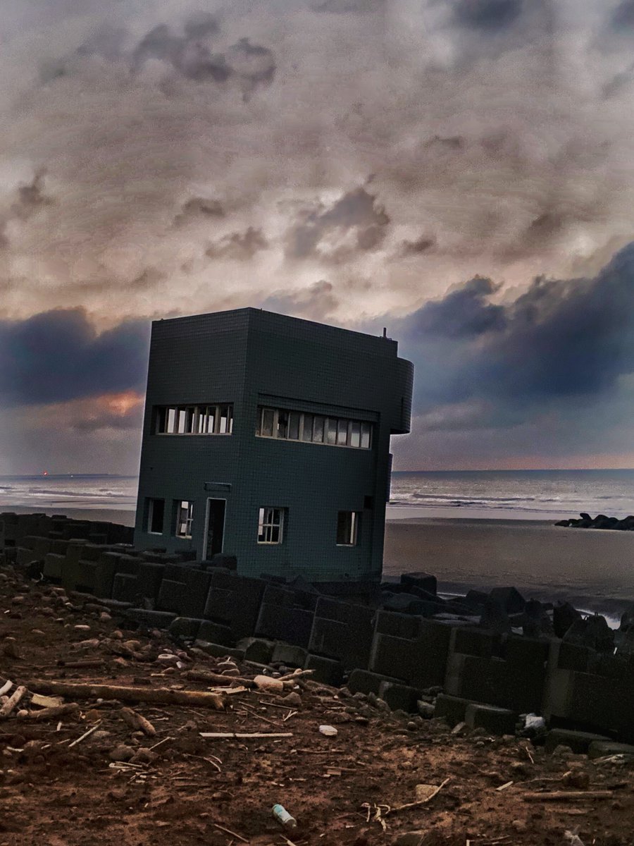 dGUusKjC7TgMif6's tweet photo. I shot a photo to let people feel Apocalypse happen.
I found the abandoned scene where is a secret.
This place near the trash factory like a real Apocalypse scene. So hard to arrive. I think it’s better than other options.
@CH_Cheng_ @YouToshihiko
@2112run
#makersQuest https://t.co/ad7swPIu3l
