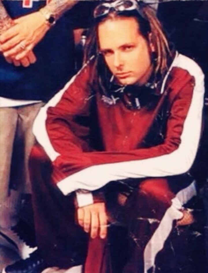 Jonathan Davis and I have many things in common, e.g.,
Birthday
Bad posture
Issues
(happy birthday Jonathan Davis) 