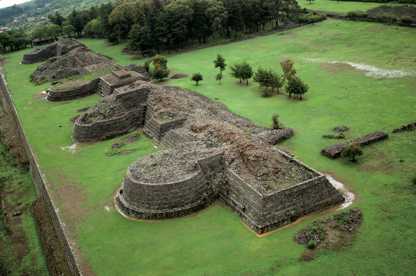 Michoacan's tweet photo. “Las Yácatas”, fungieron como Centro Ceremonial y de control político del pueblo purépecha. 😍 
Inspírate con las vistas del Lago de Pátzcuaro que te ofrece #Tzintzuntzan. 
#Michoacán #elAlmadeMéxico 🦋  #PuebloMágico https://t.co/m7avdNIFEL