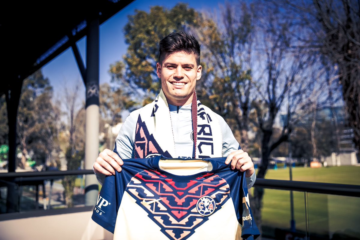 ClubAmerica's tweet photo. Jorge Meré es nuevo refuerzo Águila de cara al #Clausura2022.
¡Bienvenido, @jorgemere_m4! ✍️
 🔸 #MeréEsÁguila 🔹 https://t.co/OI6iKQNGuN