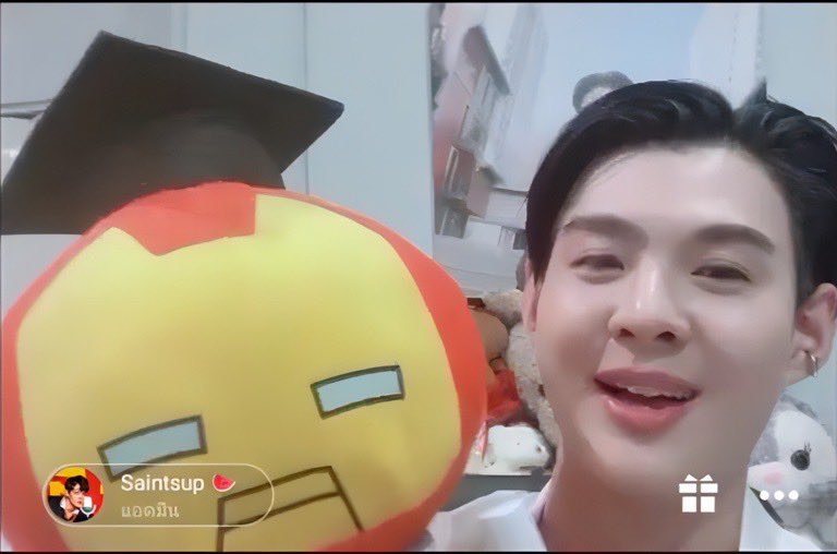 idachik's tweet photo. What made my day?
Even though I failed the driving exam, what made my day is you!
Thank you for choosing me for the VDO call and holding the Ironman doll I gave you. You made my day.

ขอบคุณค่ะ 🙏

SAINT VJJR EP4
#VJJOOXSAINTEP4
#Saint_sup https://t.co/5dRGciIkrY