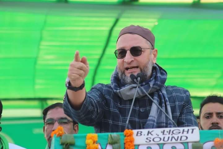 MimSaji's tweet photo. शुक्रिया @asadowaisi साहब
आपने टिकिट मांगने वाली क़ौम को
टिकिट बाटने वाली कौम बना दिया 💚
#Only_Aimim
#OwaisiBrother
#UPElection2022 https://t.co/QBJvyRlmmo
