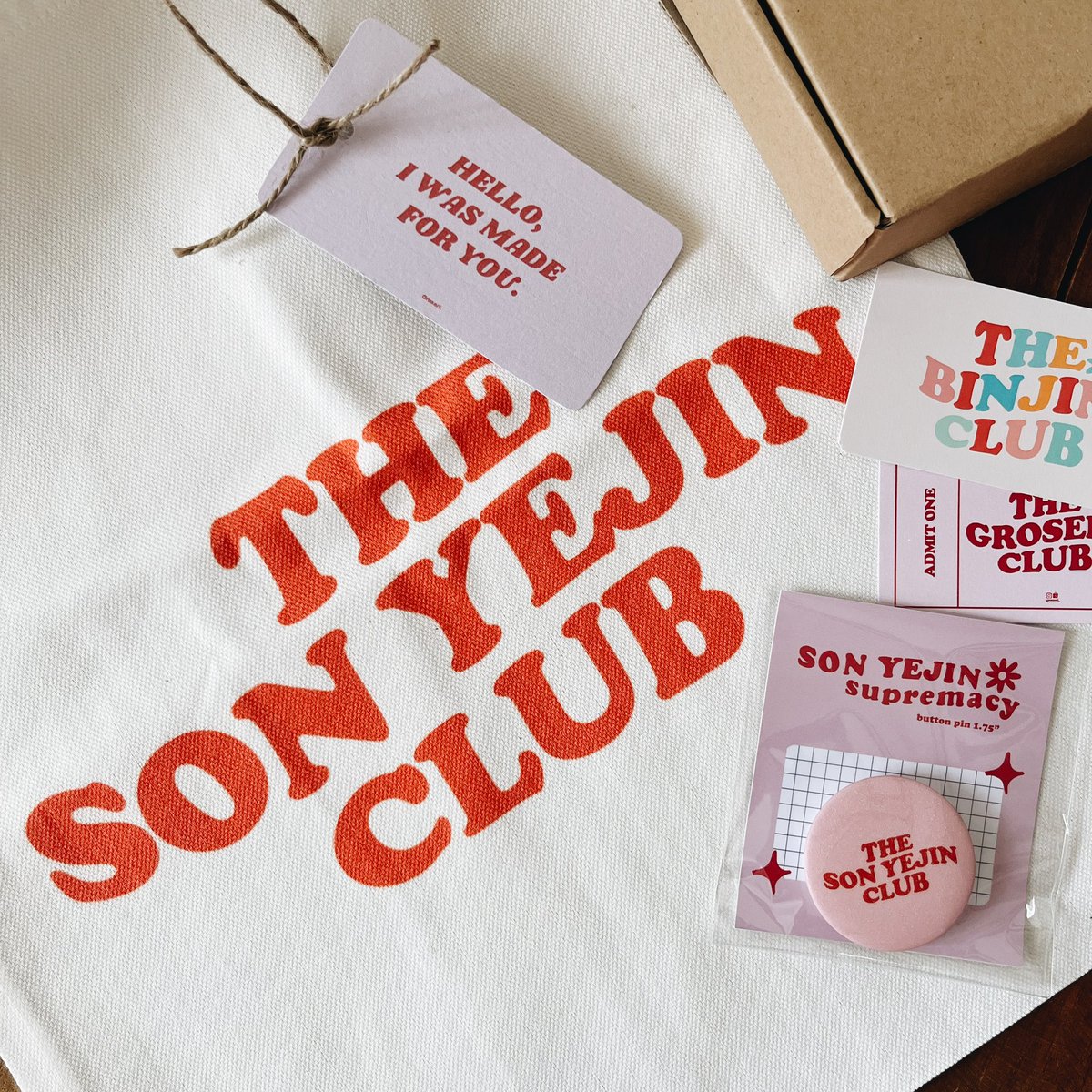 zaoldycks's tweet photo. hello!!!! random giveaway alert! to celebrate yejin’s new drama, i’m gonna giveaway a syj club tote bag and pin!

join here: https://t.co/VJw9gHbYSu
read the instructions! ✨💖
#SonYejin #ThirtyNine https://t.co/6ZkWeyXzqQ
