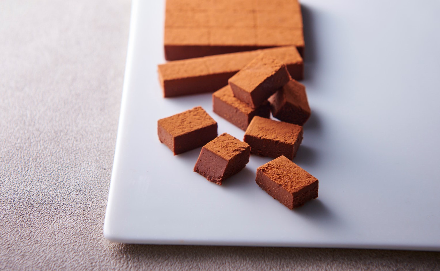 シャトレーゼ 公式 糖質 カットのとろけるショコラ 生チョコ風 なめらかな口どけで普通の生チョコを食べているかのよう 糖質を気にされる方への バレンタイン の贈り物にいかがでしょう Byりこ シャトレーゼ バレンタインデー 糖質カット