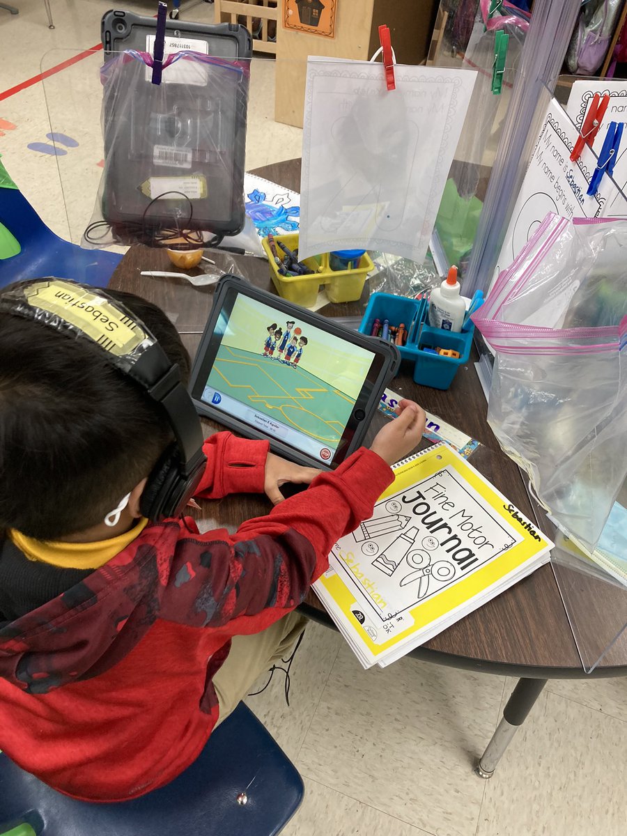 Loya_Primary90's tweet photo. After breakfast our Prek-4 little Eagles worked on I-Station. Loved to see how independent they have become. @Loya_Primary90 @SanElizarioISD @Istationed #buildingfuturereaders https://t.co/YFFq2Cc0tI