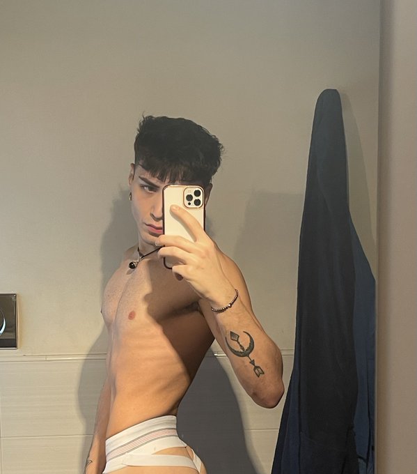 1 pic. Literally posted THIS picture and Instagram decided to log me out of my account after threatening
