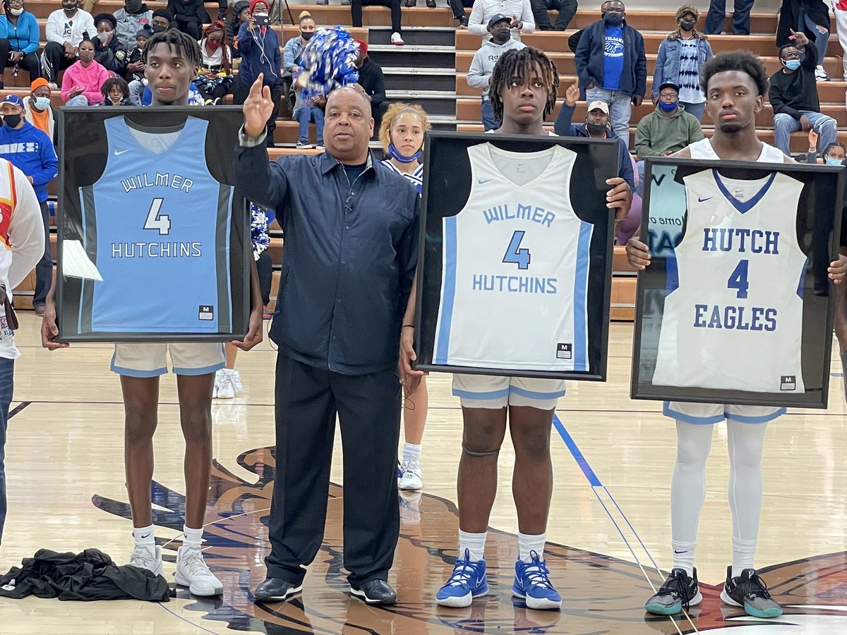 dallasathletics's tweet photo. Wilmer-Hutchins HS retired Spud Webb’s jersey tonight during halftime vs. Lincoln. Webb, now president of basketball operations for the @TexasLegends, is the shortest player to ever win the @NBA Slam Dunk Contest.

@dallasschools @WHHighSchool @tj_billups @coach_barnett https://t.co/CkWhO3MrIo