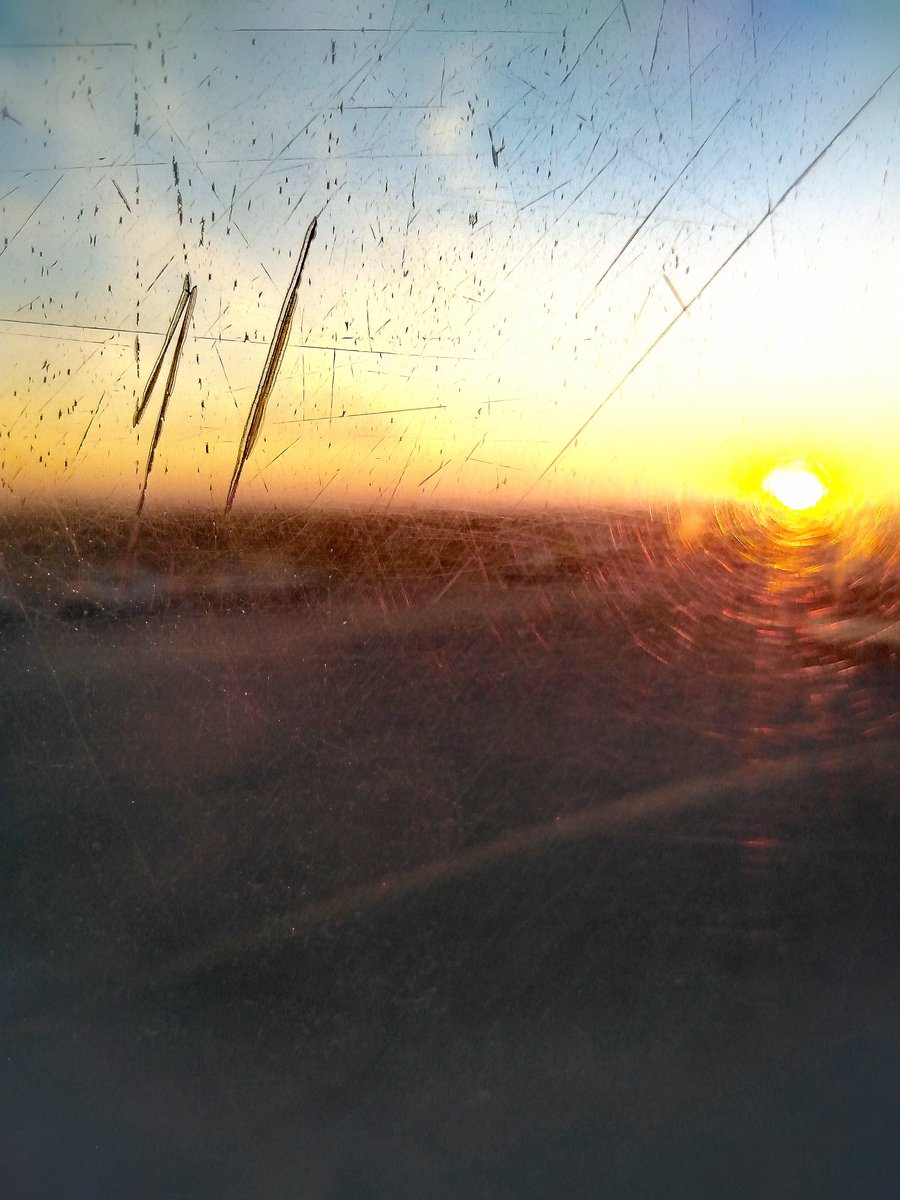MMesbahie's tweet photo. Sunrise through the cracked windows
And my heart unchained from the past sorrows.
-taken by me
#Sunrise #Flaying #Anathema
#Unchained #photography #mobilephotography https://t.co/waXQNeVzZL