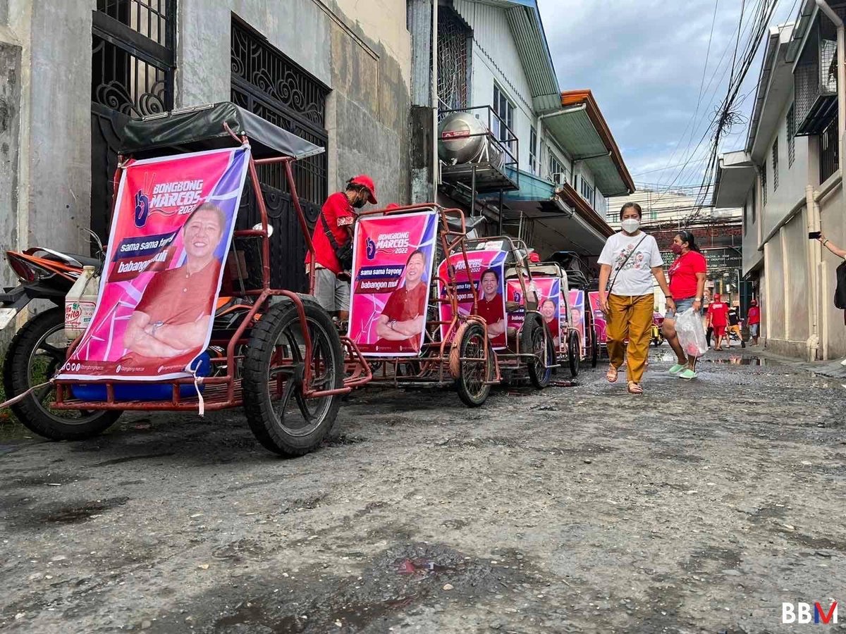bongbongmarcos's tweet photo. Napapadyak ako sa aliw nang makita ang munting handog ng mga supporters natin sa Western Visayas. 

Maraming salamat sa Iloilo Headquarters sa pag-organisa ng Trisikad for BBM. Sama-sama tayo sa biyahe tungo sa pagkakaisa. https://t.co/FnH9s6mzN1