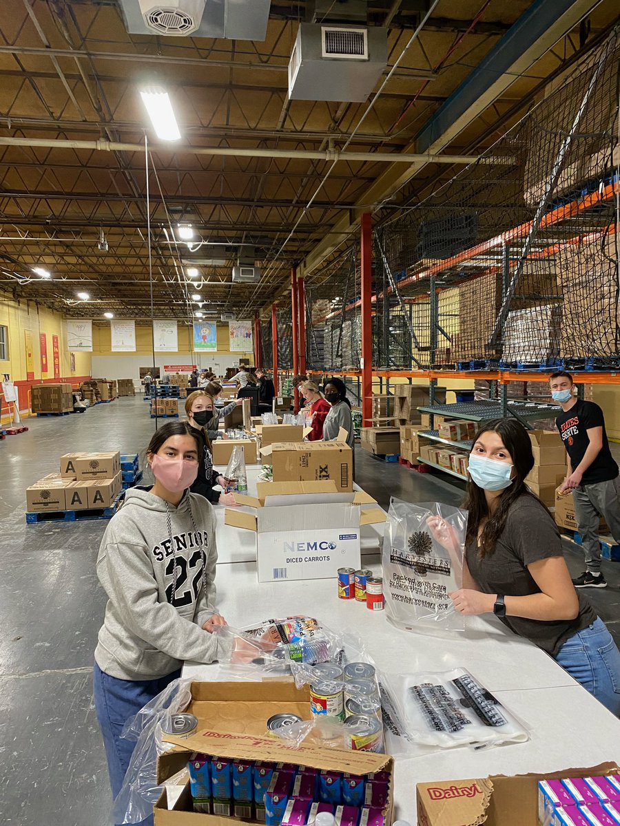 Pirates Serve Interact Club spent their night at Harvesters packaging food for Northland kids. These students love giving back to their community! We’d like to thank Harvesters for the opportunity and our leader for organizing it! <a href="/PlatteCountyR3/">PlatteCountyPirates</a> <a href="/PCHSHalls/">PCHS Halls</a>