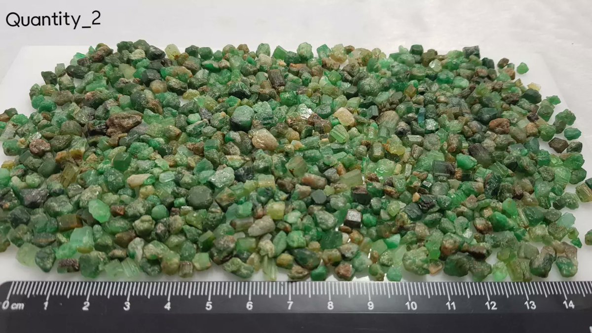 Emerald Stunning Lot.    
.
Important note about combine shipping : we do combine shipping for multiple items , once buyer complete and done we will invoice combine shipping and will reduce shipping cost,
Thank you
.
#emeraldcrystal #emerald #emeraldrock #emeraldjewelry