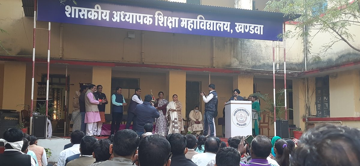 गणतंत्र दिवस के पावन अवसर पर आप सभी को हार्दिक शुभकामनाएं. 72 साल पहले आज ही के दिन भारत गणराज्य बना था. आइये, हम सभी भारतवर्ष को परम वैभव तक पहुंचाने का प्रण लें और विकास यात्रा को गति दें.  #RepublicDay