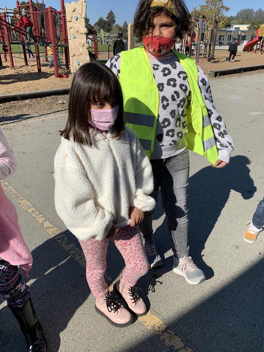 HallDistrict's tweet photo. Hall’s Hawksome Hawks are participating in the #GreatKindnessChallenge this week! Today we had our Kindness Station at lunch where students could write notes of kindness to others. Staff &amp; students showed their kindness spirit by wearing animal/camo print. https://t.co/oedQMG0kpk