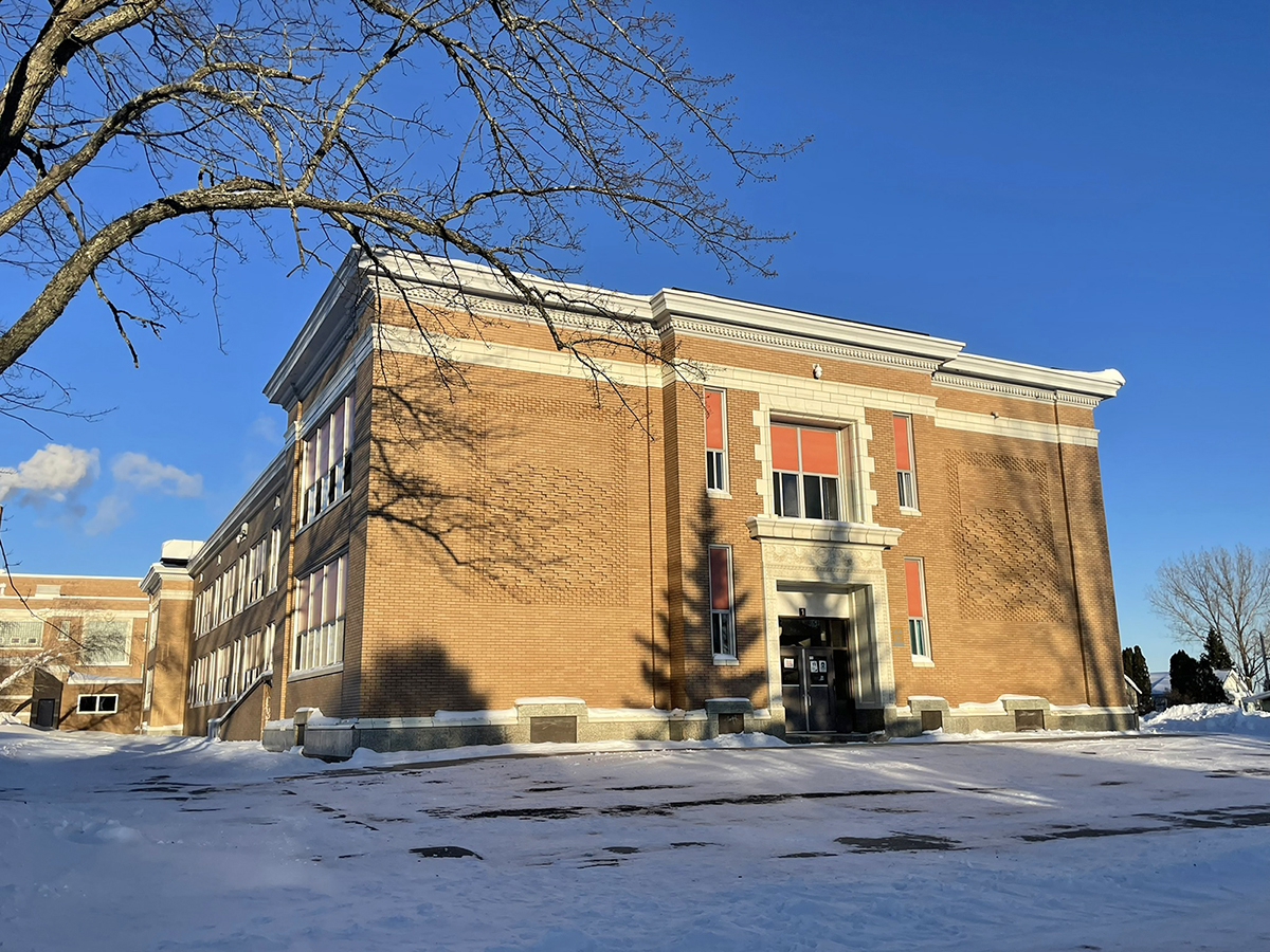 rethos_'s tweet photo. Tonight, Jan. 25, the Gilbert City Council will continue to discuss the future of their historic school. #historicpreservation #adaptivereuse #GilbertMN https://t.co/hBUdiqpA53