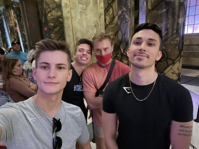 HAPPY BIRTHDAY @Evanknxxx ❤️ https://t.co/8XHH3SX4rq<a class="tags" href="/tag/evanknxxx">@evanknxxx</a><a href="/tag/returntohelixacademy"class="tags"><span>#returntohelixacademy</span></a>