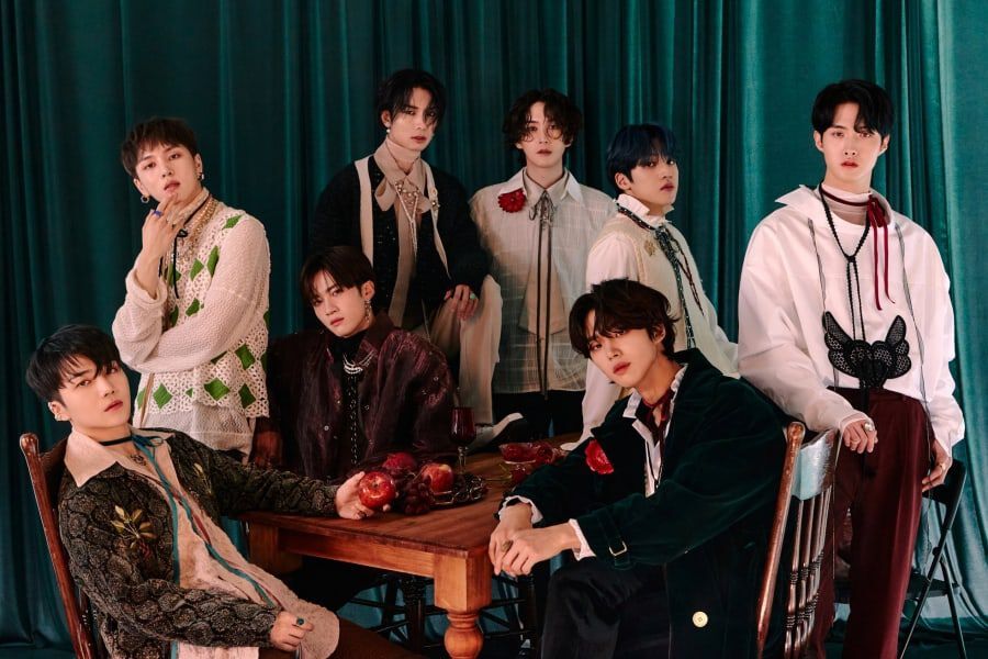 soompi's tweet photo. #PENTAGON Tops iTunes Charts Around The World With New Mini Album “IN:VITE U”
https://t.co/B4M0pWdKsq https://t.co/NQAfk9XVgD
