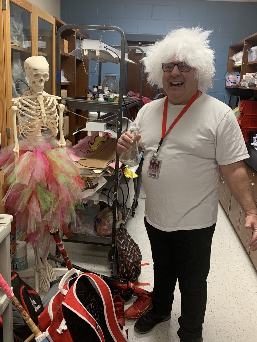 MarkClayman5's tweet photo. @THS_Tigers A Doc portrayal and going mad for Mad Scientist Theme Day in the Science Room today.  Go Tigers 🐅 https://t.co/KXG3llr2bn