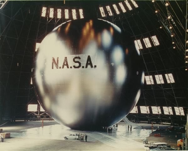 January 25, 1964: Echo II, a passive communications satellite, is launched on a Thor Agena rocket. A 135-foot diameter metalized balloon, Echo II will be seen by more people than any other previous man-made object and at the time it is the largest satellite ever put in orbit. https://t.co/NOUellrR72